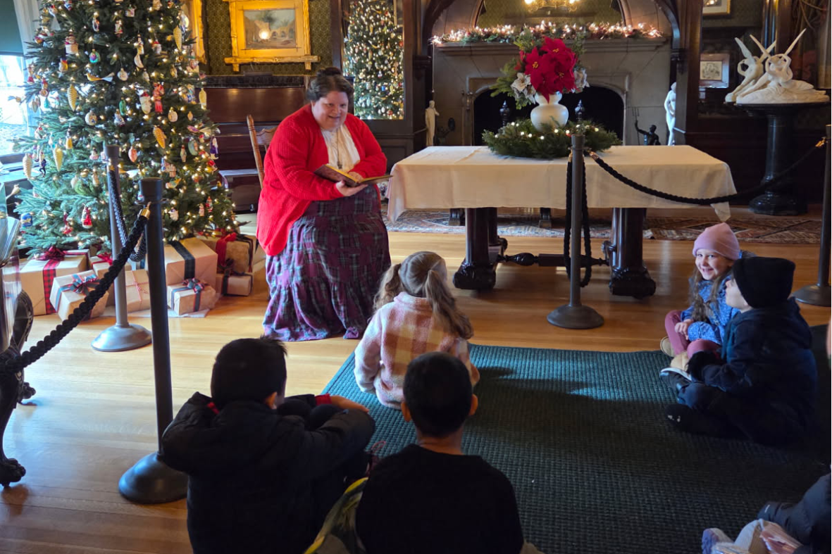 Hula reads Night Before Christmas v8